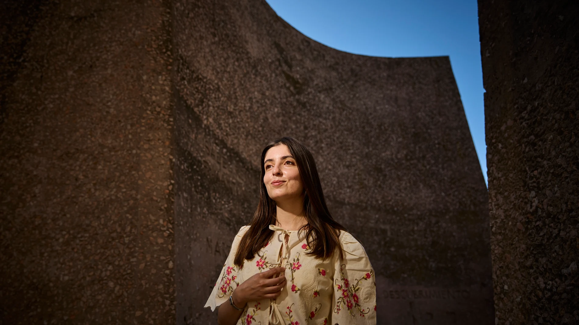 Entrevista con la ilustradora y arquitecta Carlota Santos.© Alberto R. Roldán / Diario La Razón. 17 09 2025