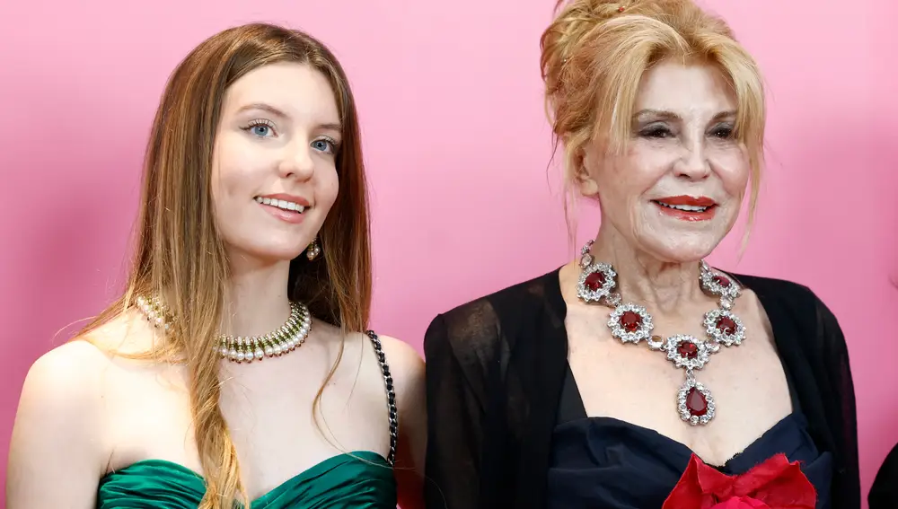 Carmen Thyssen Jr., junto a su madre, Carmen Cervera