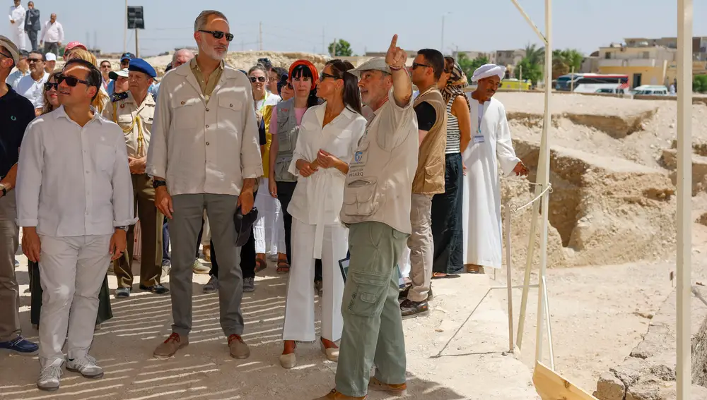 Los Reyes visitan Museo y excavaciones de Luxor