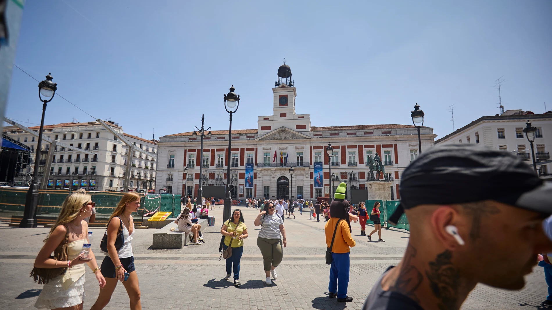 Fachada del edificio de la Real Casa de Correos en la madrileña Puerta del Sol, sede actual del Gobierno de la Comunidad de Madrid. © Alberto R. Roldán / Diario La Razón. 12 06 2025