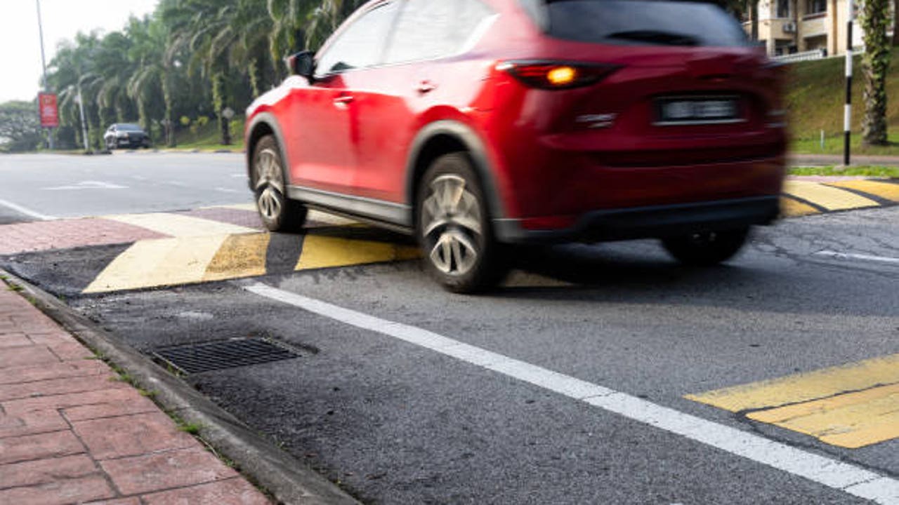 ¿Tienes un coche diesel de más de 10 años? Llegan las primeras restricciones