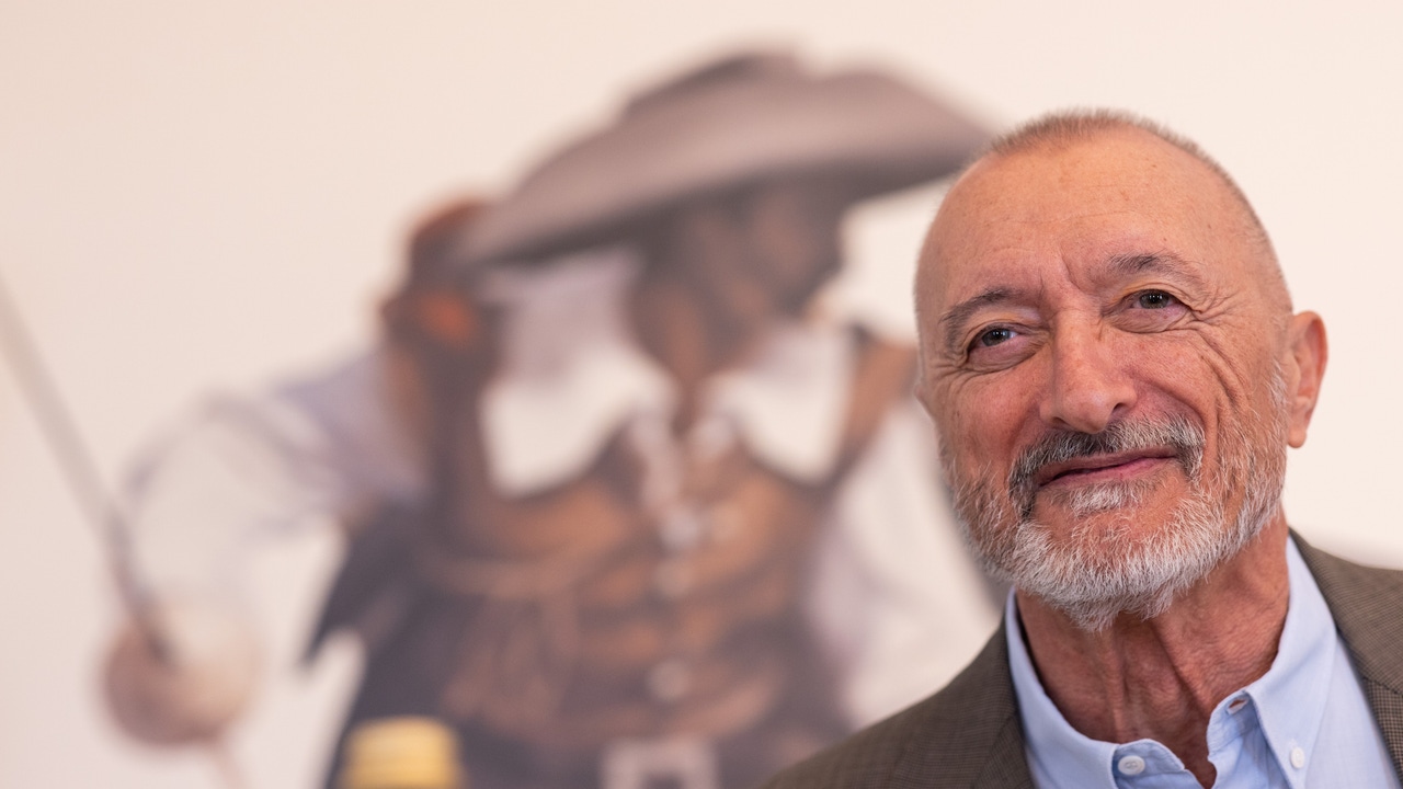 Pérez-Reverte, sobre la polémica entre la RAE y el Cervantes: "Las guerras son malas"