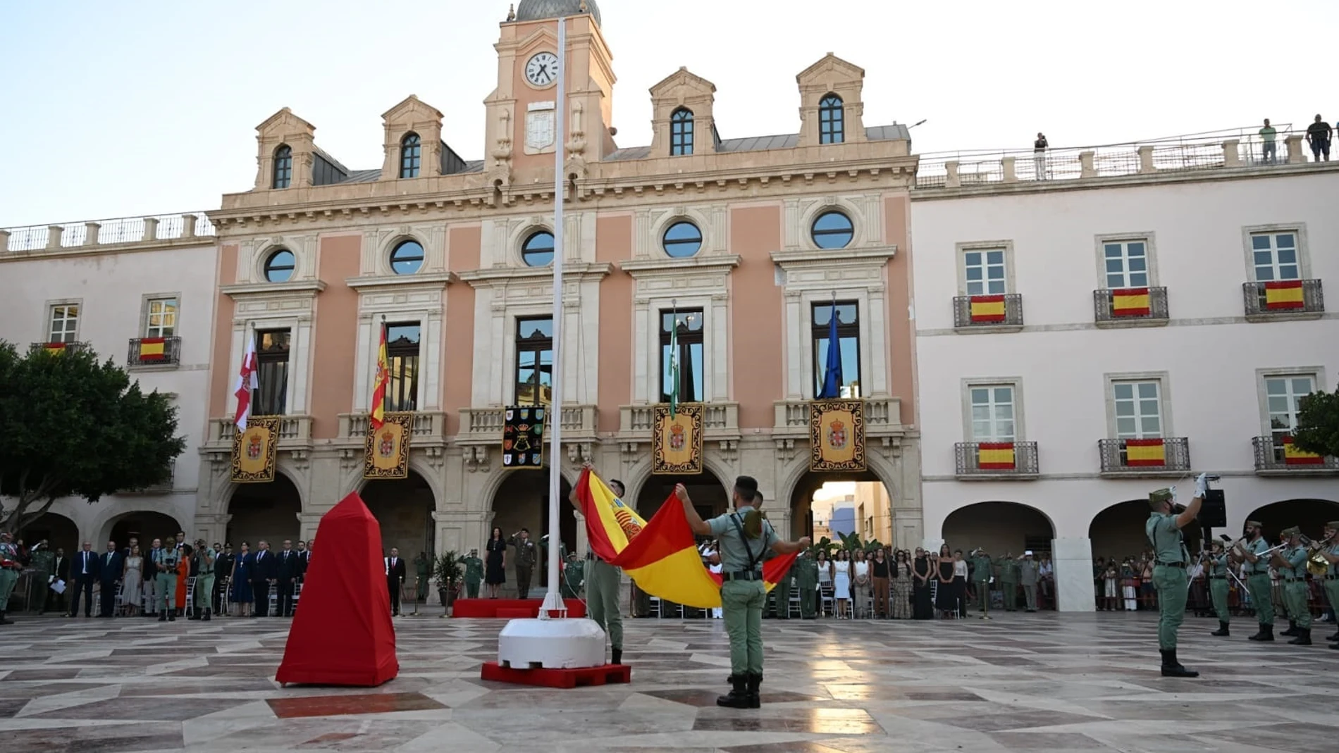 Entrega del Escudo de Oro de Almería a la Legión