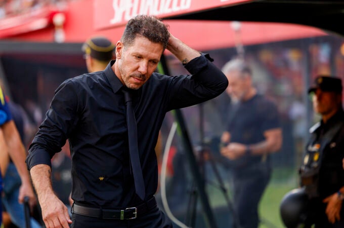 Simeone se lamenta durante el partido entre Mallorca y Atlético