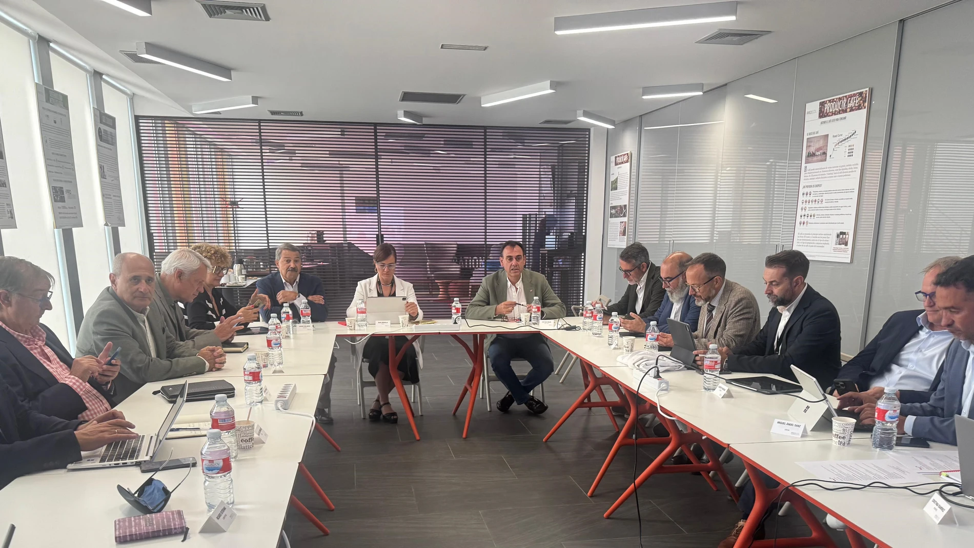 La Junta Directiva de Vitartis, durante la reunión celebrada el pasado día 10 en Prosol (Venta de Baños, Palencia)