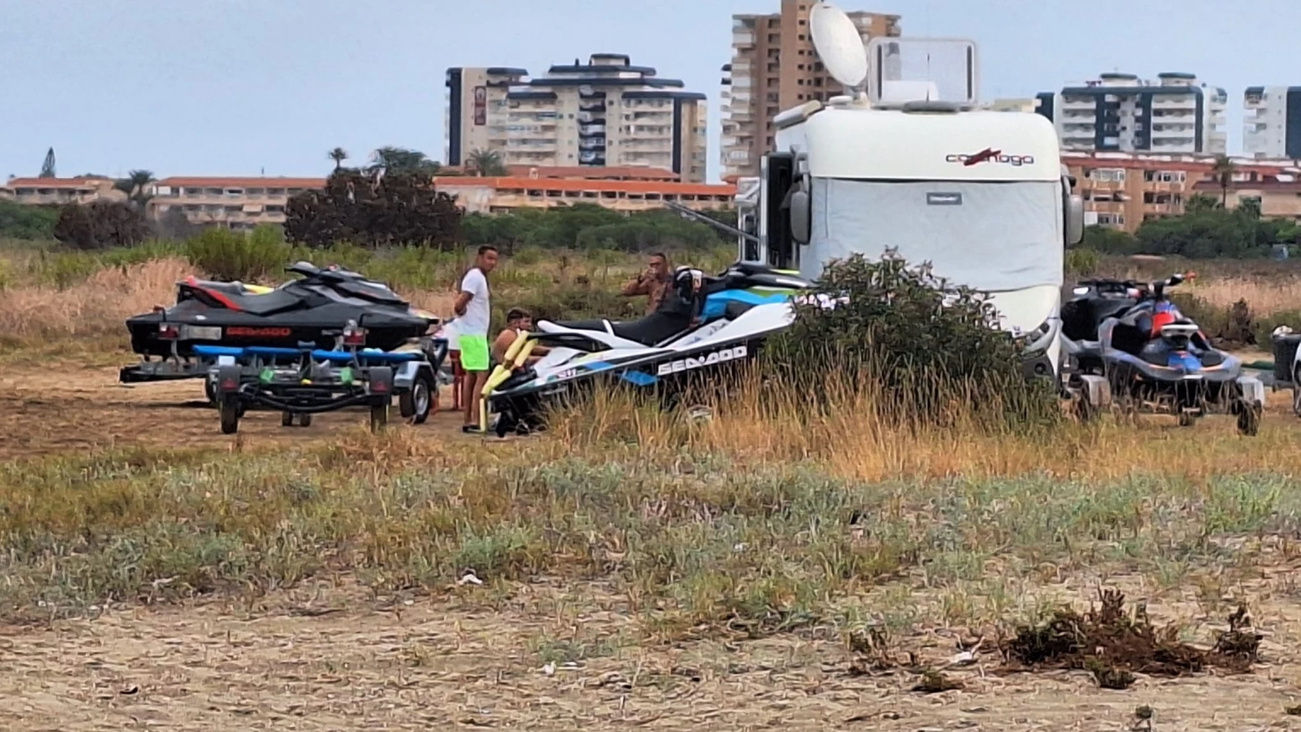 Abortan una concentración de motos acuáticas en el Mar Menor (Murcia) y una acampada ilegal en la Playa de Los Alemanes