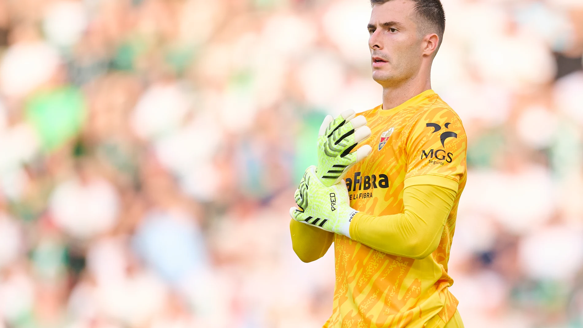 Inaki Pena Goalkeeper of Elche CF in action during the Spanish League, LaLiga EA Sports, football match played between Elche CF and Real Oviedo at Estadio Manuel Martinez Valero on September 21, 2025 in Elche, Alicante, Spain. AFP7 21/09/2025 ONLY FOR USE IN SPAIN