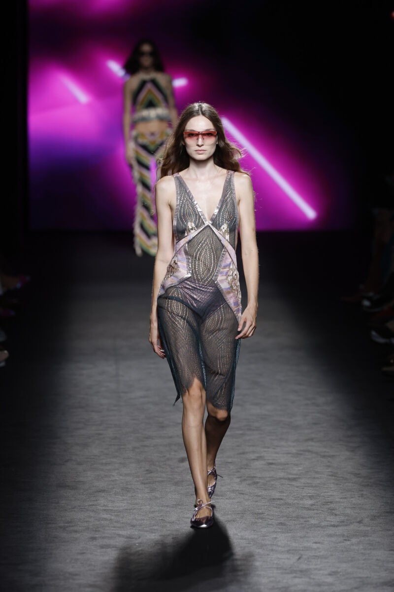 Look con gafas de sol en el desfile de Custo Barcelona.