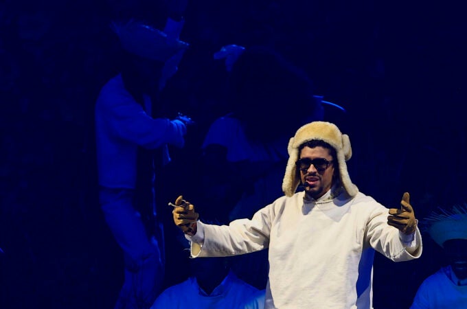 Bad Bunny culmina su residencia en Puerto Rico reuniendo a miles en plazas y locales