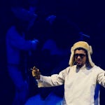 Bad Bunny culmina su residencia en Puerto Rico reuniendo a miles en plazas y locales
