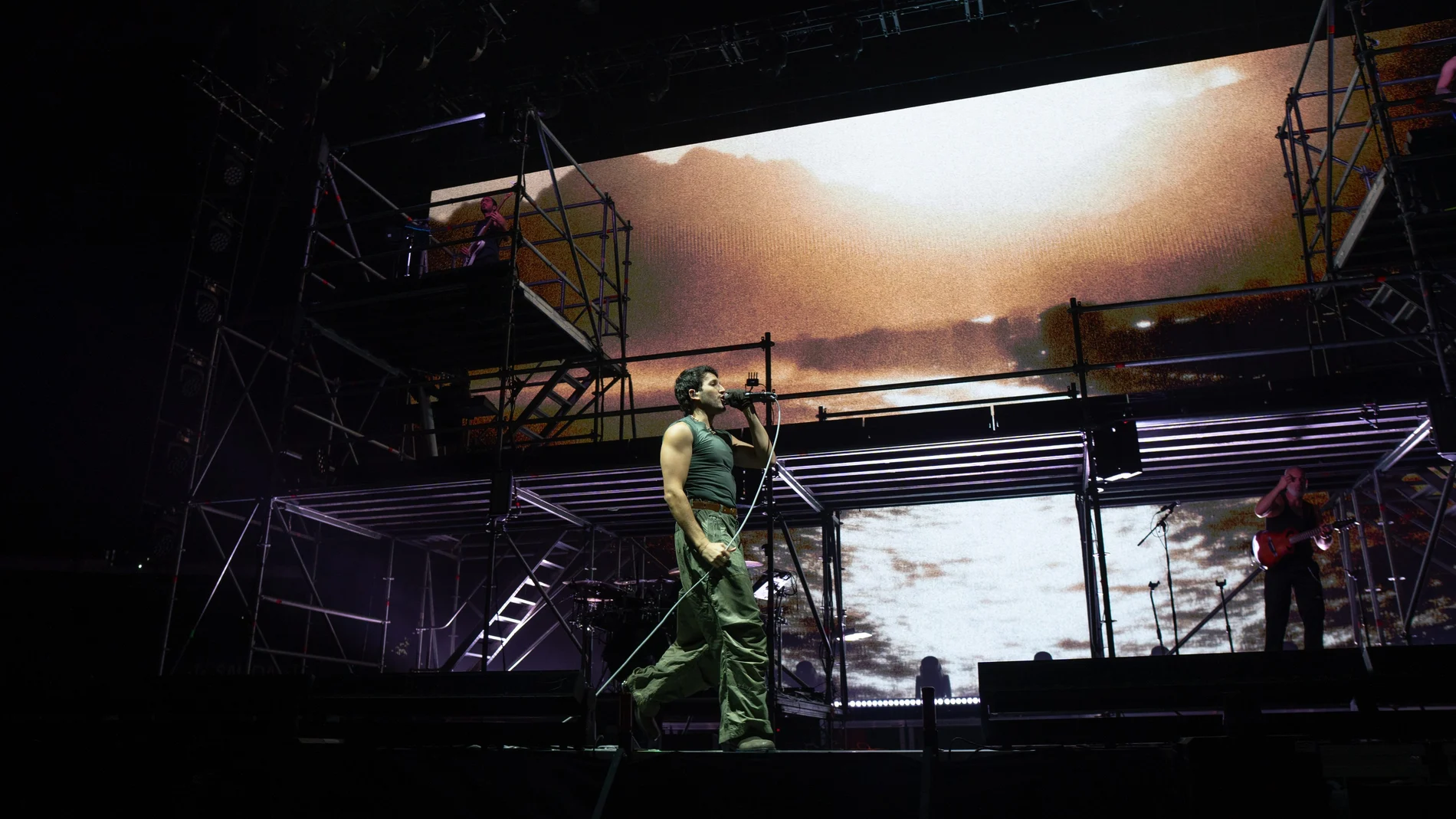 Sebastián Yatra durante el concierto en Roig Arena