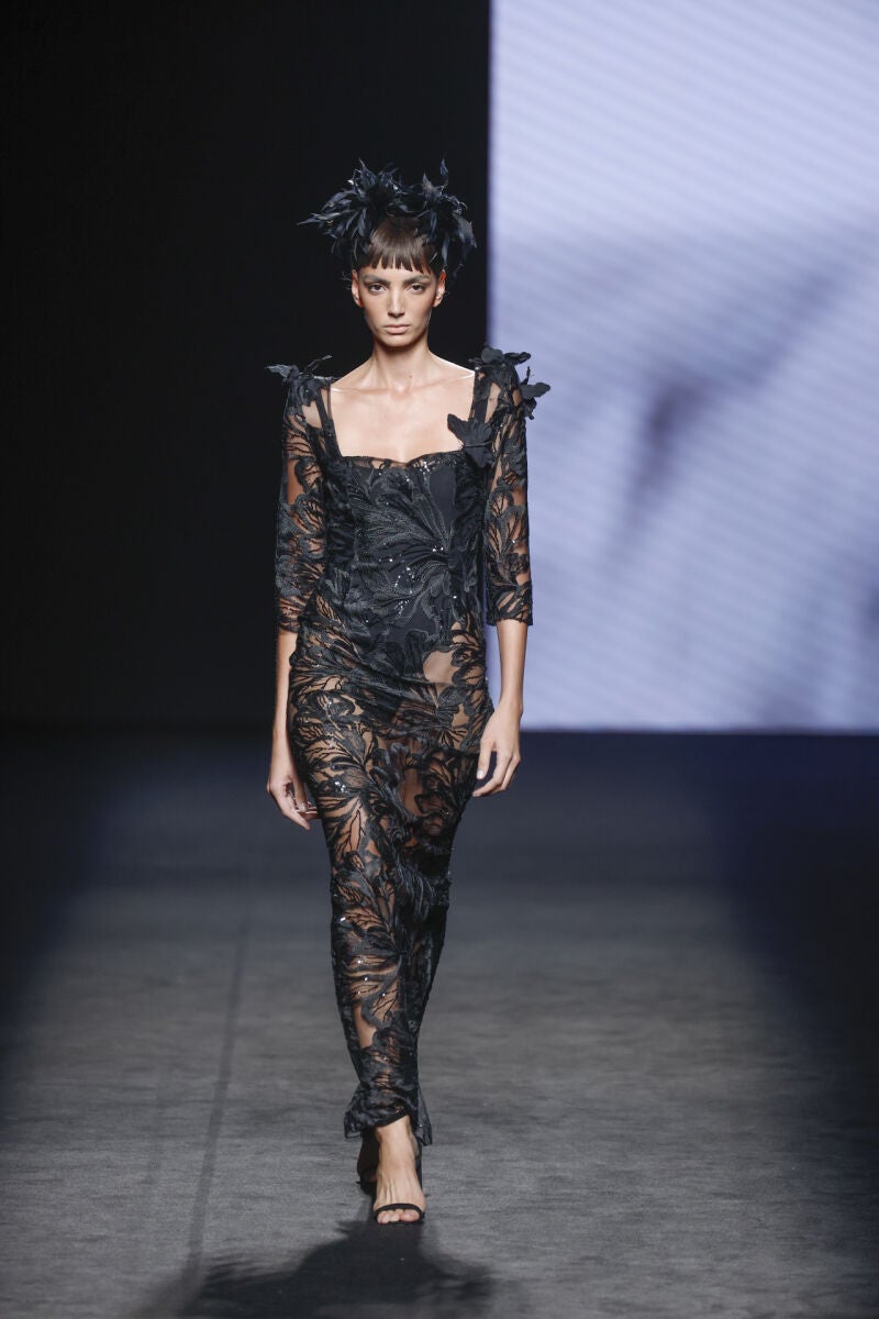 Look de corsé con bordados en el desfile de Malne.