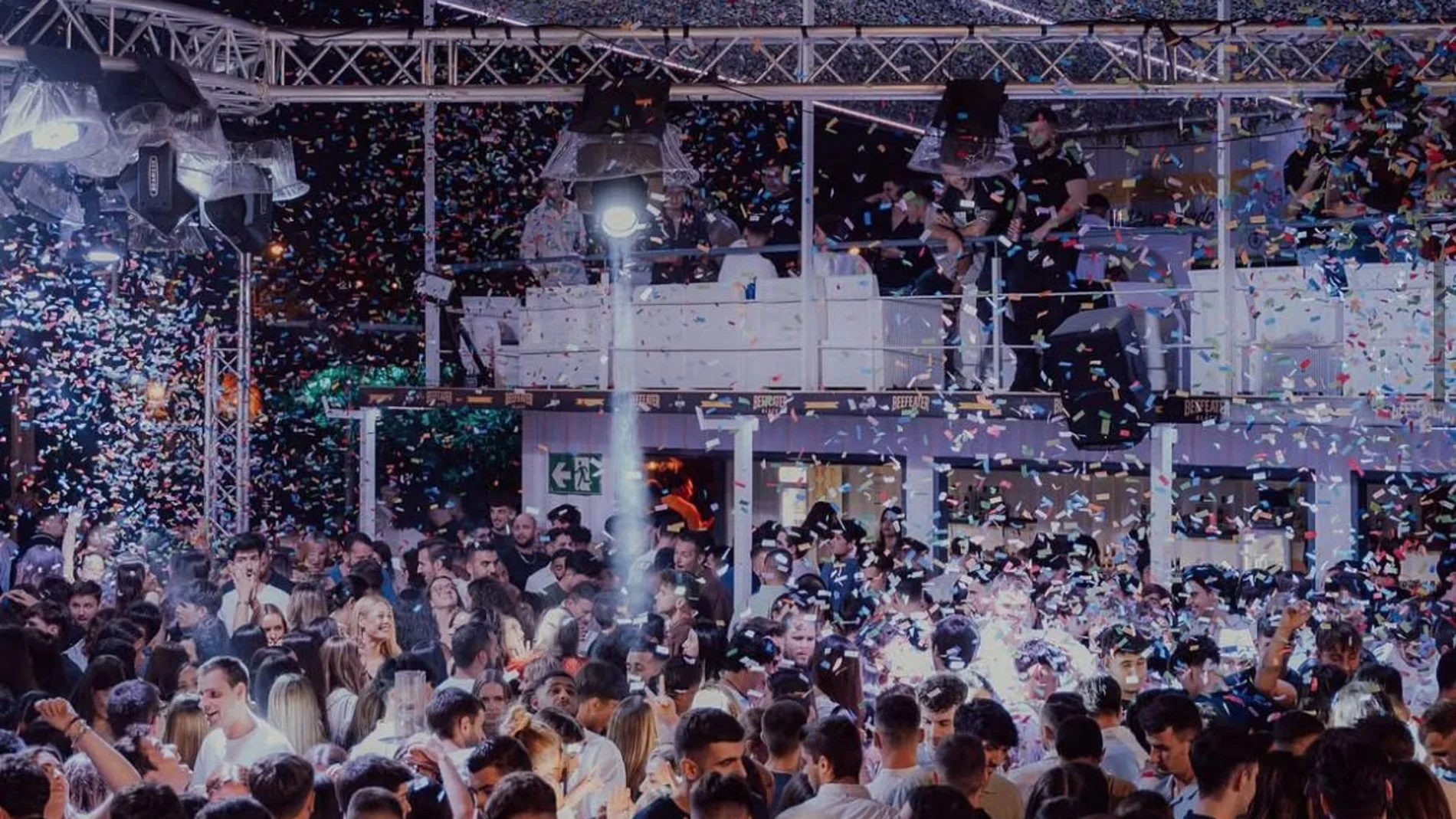Ambiente festivo en la terraza Summerland, en Toledo