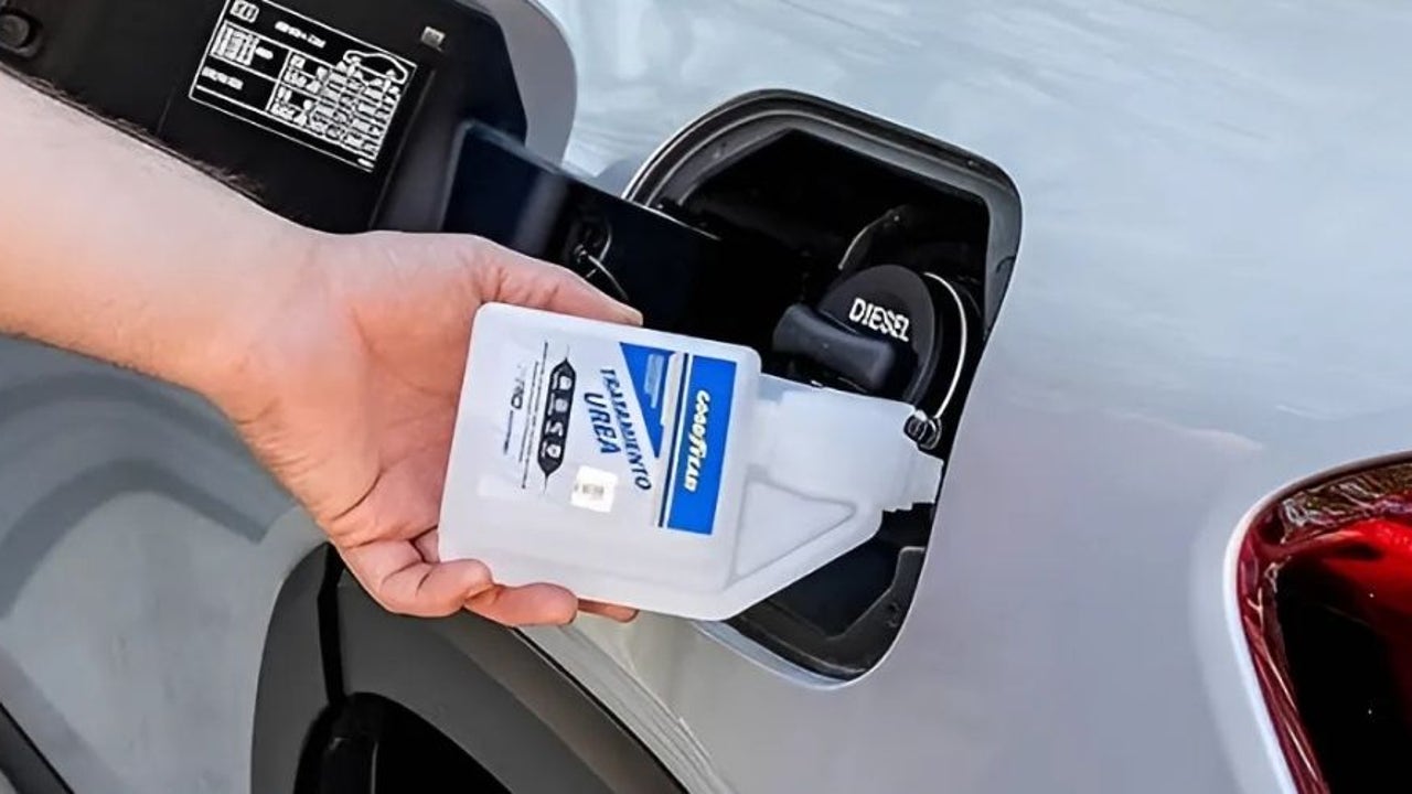 Reduce emisiones, evita problemas y ahorra en reparaciones: así funciona el AdBlue para diésel