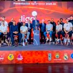 Foto de familia tras la presentación de la temporada 25-26 de la Liga Endesa