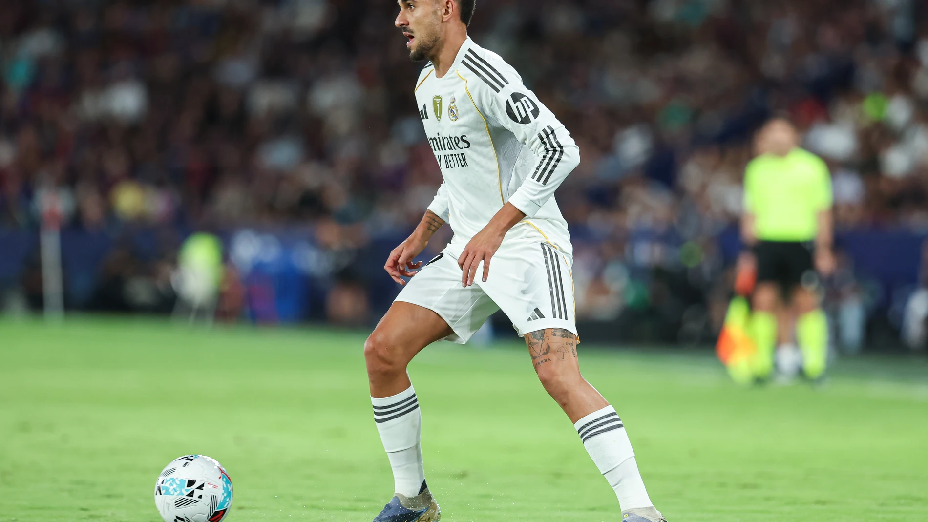 Dani Ceballos of Real Madrid CF in action during the Spanish League, LaLiga EA Sports, football match played between Levante UD and Real Madrid at Ciudad de Valencia stadium on September 23, 2025, in Valencia, Spain. AFP7 23/09/2025 ONLY FOR USE IN SPAIN