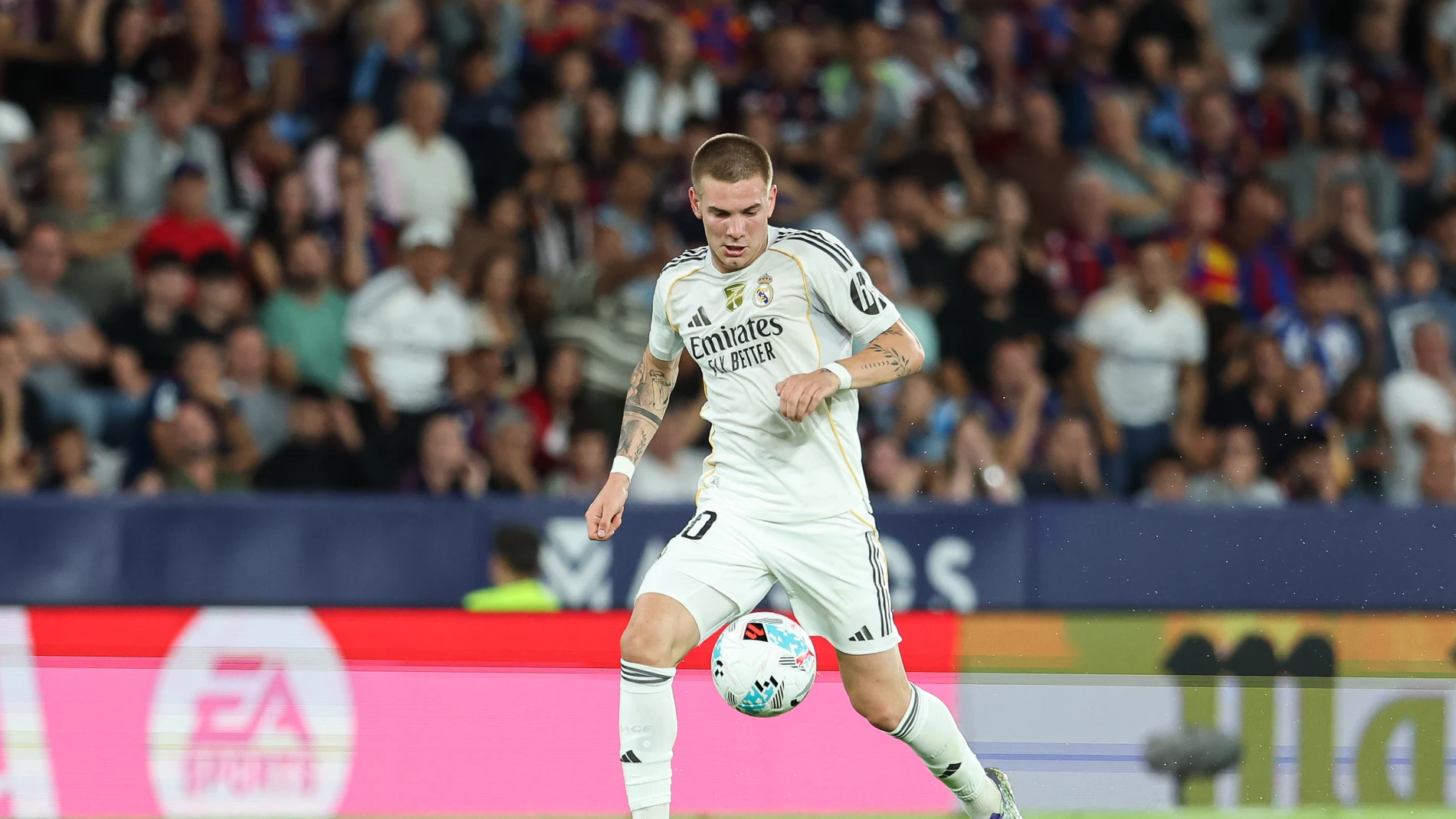 Franco Mastantuono of Real Madrid CF in action during the Spanish League, LaLiga EA Sports, football match played between Levante UD and Real Madrid at Ciudad de Valencia stadium on September 23, 2025, in Valencia, Spain.AFP7 23/09/2025 ONLY FOR USE IN SPAIN