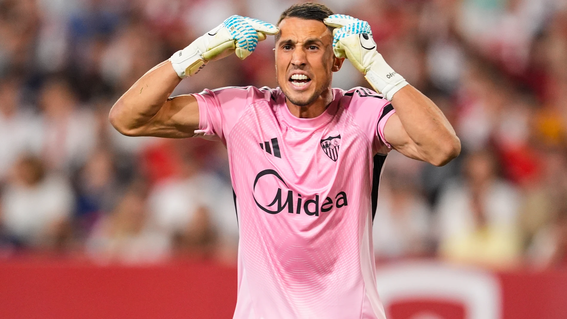 Odysseas Vlachodimos of Sevilla FC gestures during the Spanish league, LaLiga EA Sports, football match played between Sevilla FC and Villarreal CF at Ramon Sanchez-Pizjuan stadium on September 23, 2025, in Sevilla, Spain. AFP7 23/09/2025 ONLY FOR USE IN SPAIN