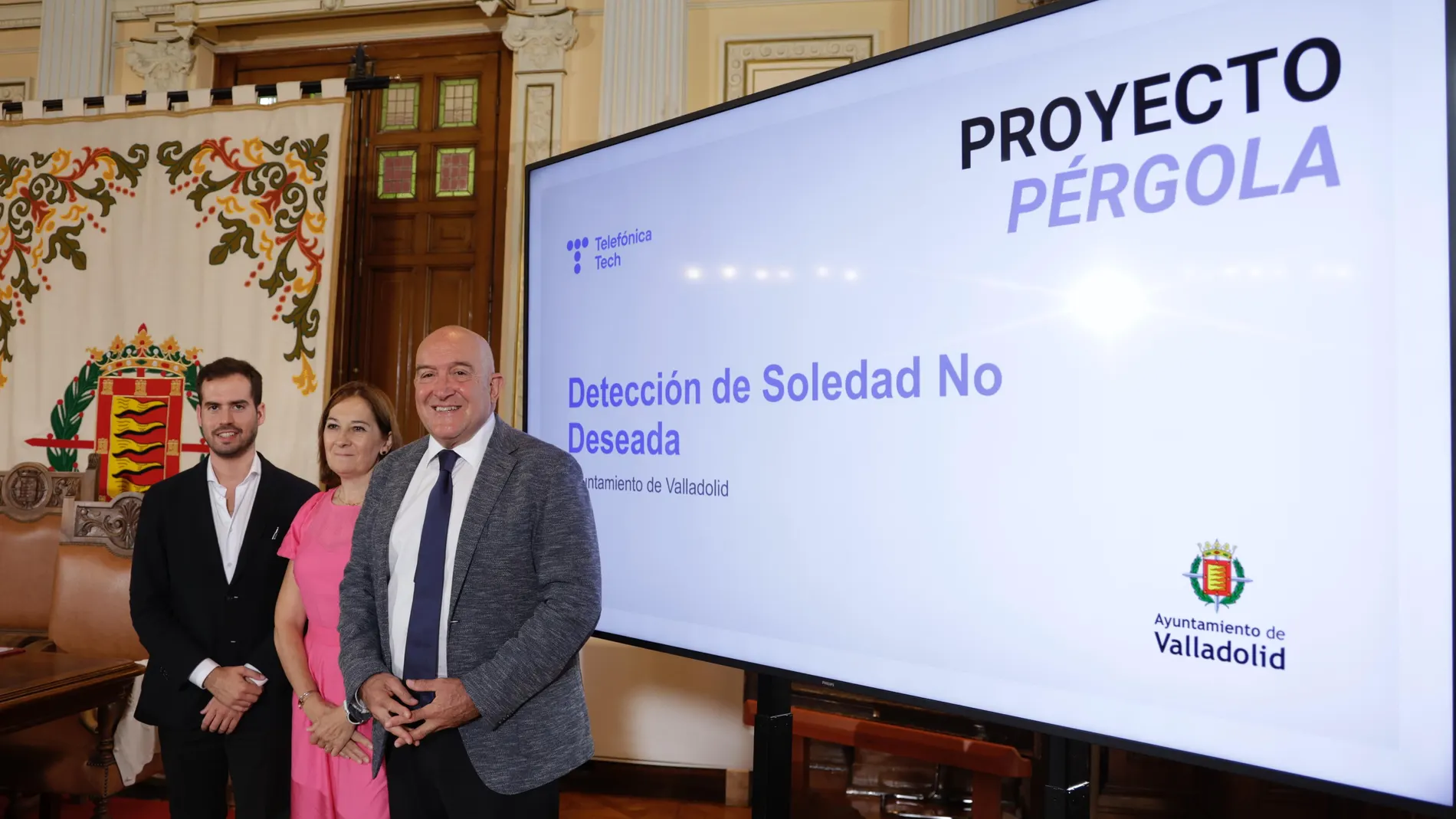 Jesús Julio Carnero presenta junto a Beatriz Herranz el Proyecto Pérgola