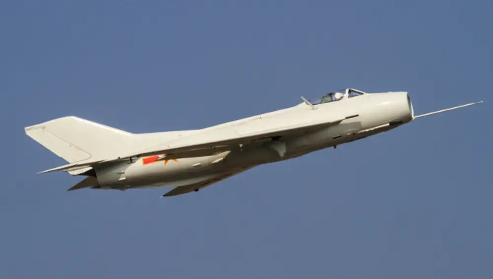 J-6 fotografiado en el Zhuhai Airshow de 2010.