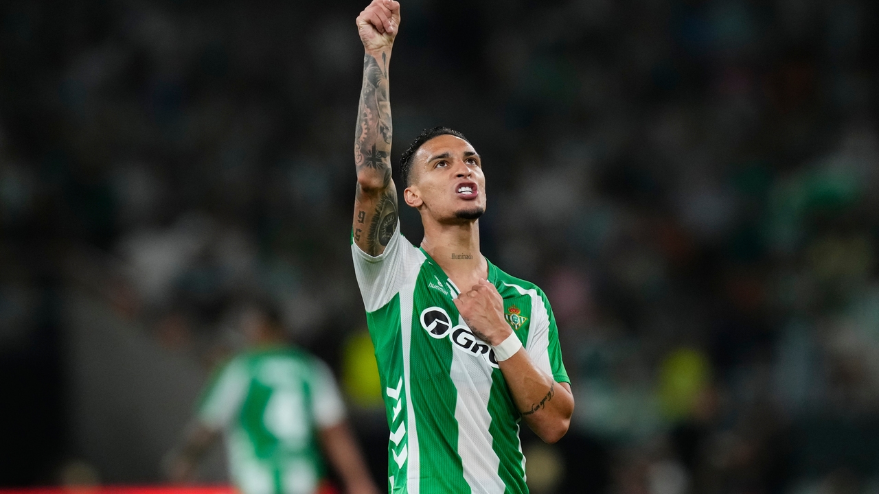 La amenaza que acecha a los clubes de LaLiga: “El fichaje de Antony por el Betis desaparecería”