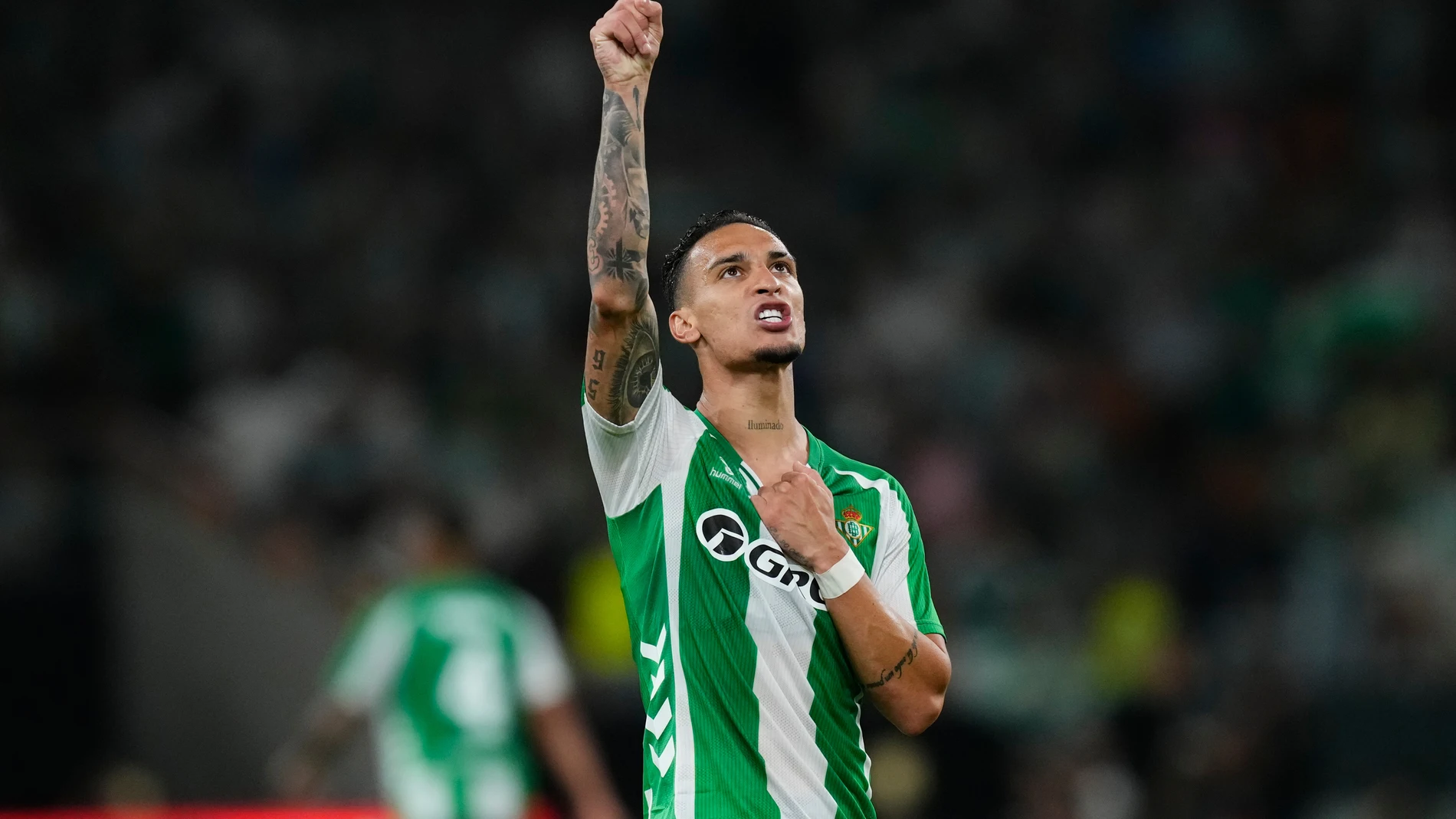Betis' Antony celebrates after scoring during the Europa League soccer match between Real Betis and Nottingham Forest in Seville, Spain, Wednesday, Sept. 24, 2025. (AP Photo/Jose Breton)