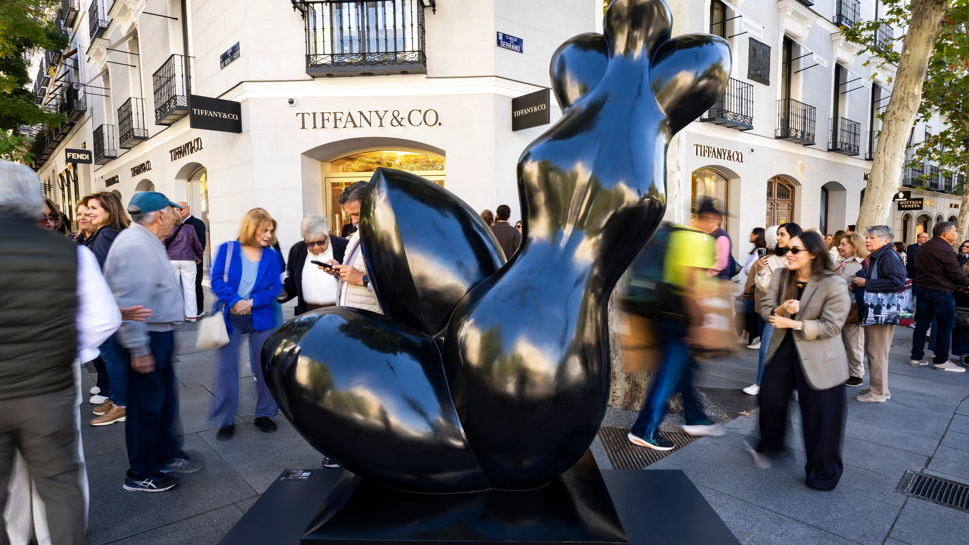 4 edición de Madrid Luxury Art, exposición de esculturas en la calle José Ortega y Gasset.