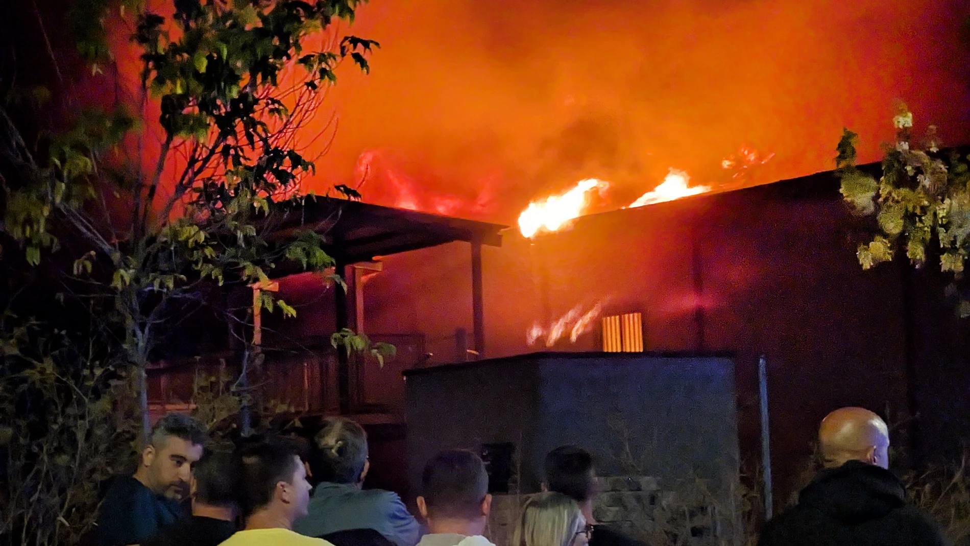 Incendio de una nave de vehículos agrícolas situada en Ciudad Rodrigo