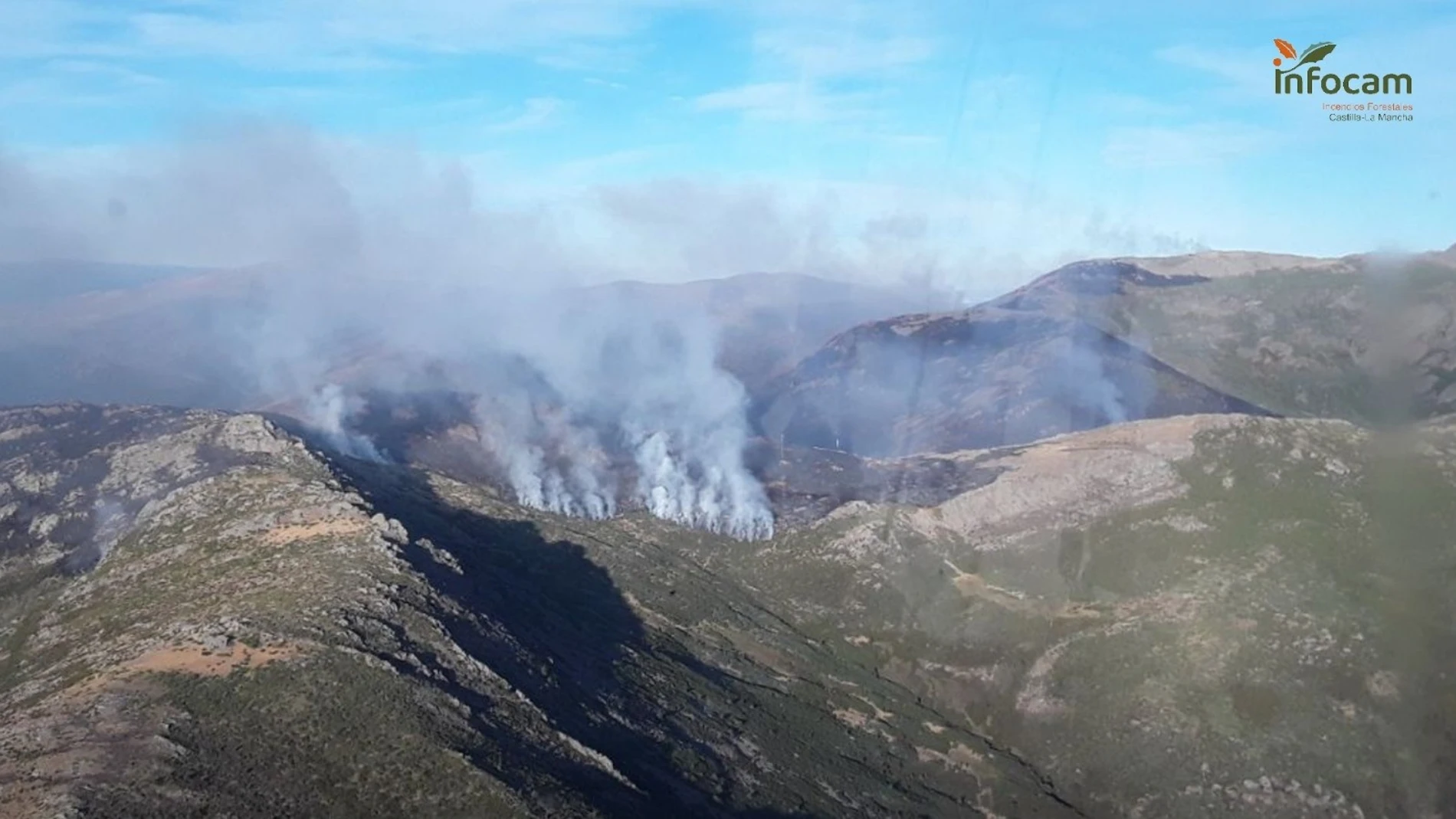Incendio forestal en Peñalba de la Sierra (Guadalajara).REMITIDA / HANDOUT por INFOCAMFotografía remitida a medios de comunicación exclusivamente para ilustrar la noticia a la que hace referencia la imagen, y citando la procedencia de la imagen en la firma24/09/2025