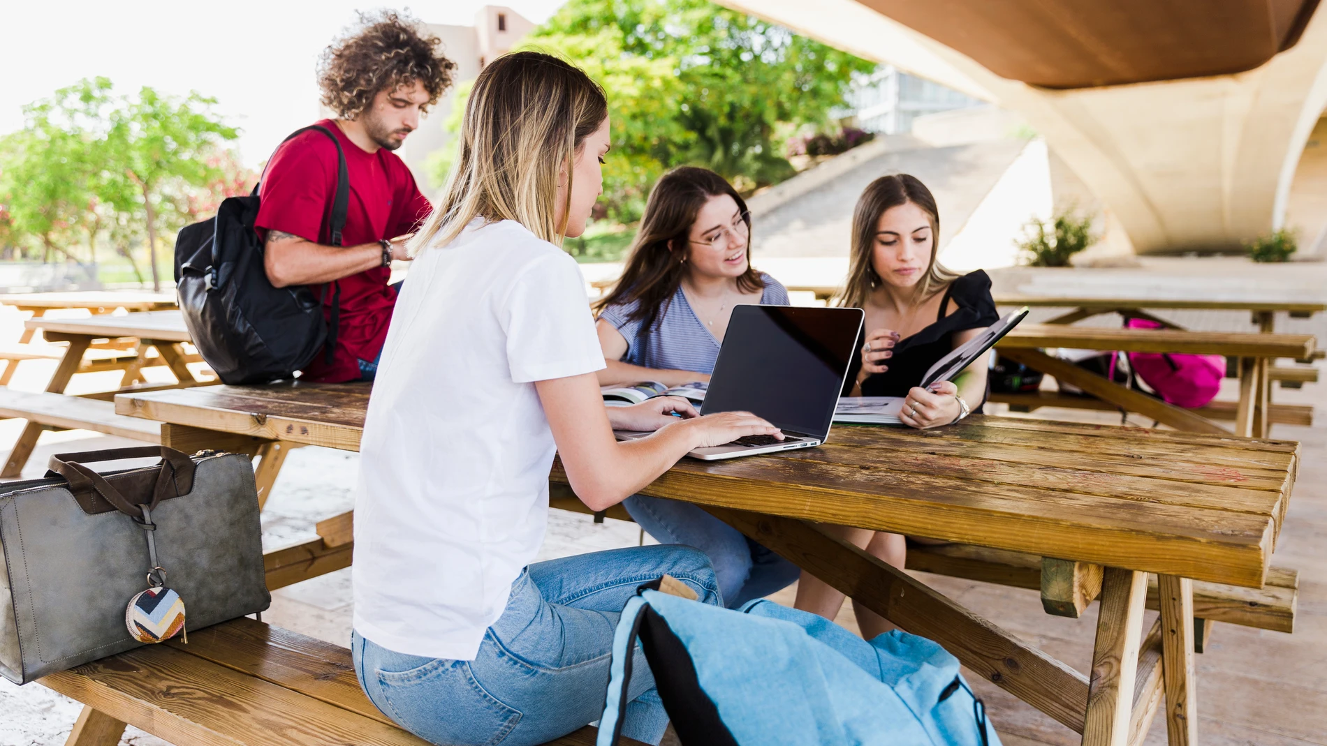 La FP dual combina desde el primer día formación académica y profesional