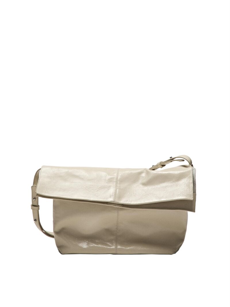 Bolso flap craquelado piel napa.
