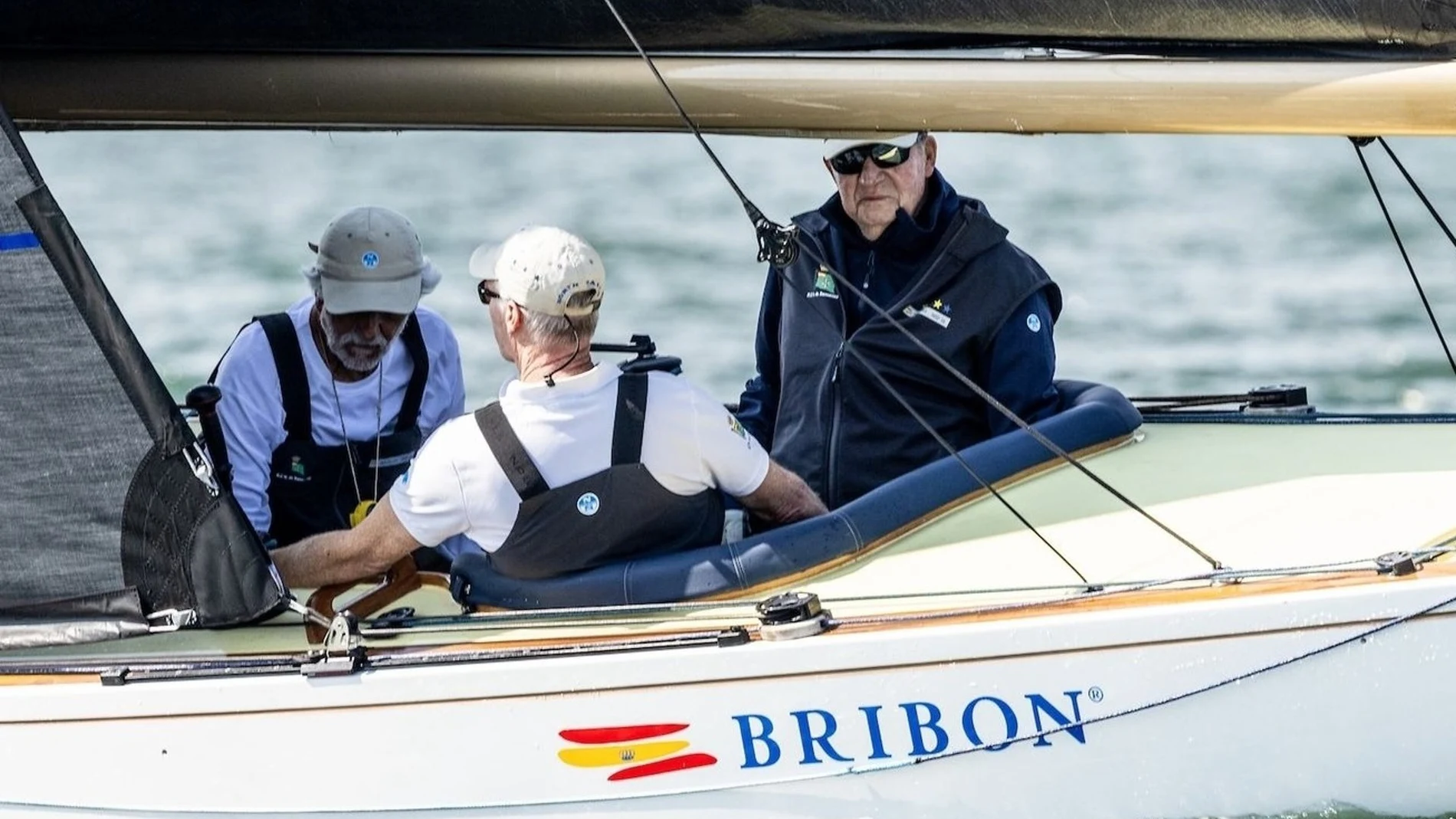 El "Bribón", con el Rey Juan Carlos como patrón, se coloca en puestos de podio en el Mundial de 6 metros en Nueva York
