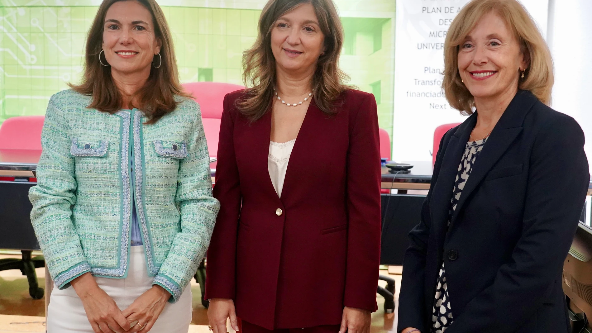 Nuria González, María José Vieira y Cristina Hidalgo presentan la oferta de la ULE