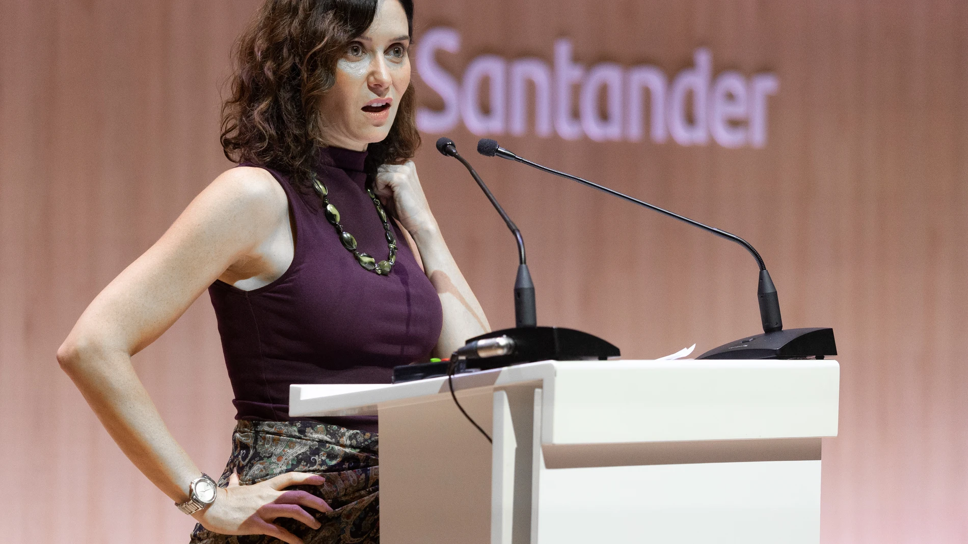 La presidenta de la Comunidad de Madrid, Isabel Díaz Ayuso, interviene durante la clausura la Jornada Agraria organizada por la Asociación Agraria de Jóvenes Agricultores de Madrid (ASAJA), a 24 de septiembre de 2025, en Madrid (España). Durante el encuentro, han abordado el futuro del sector en la región. 24 SEPTIEMBRE 2025;AYUSO;JORNADA AGRARIA;ASOCIACIÓN AGRARIA;JOVENES AGRICULTORES Eduardo Parra / Europa Press 24/09/2025