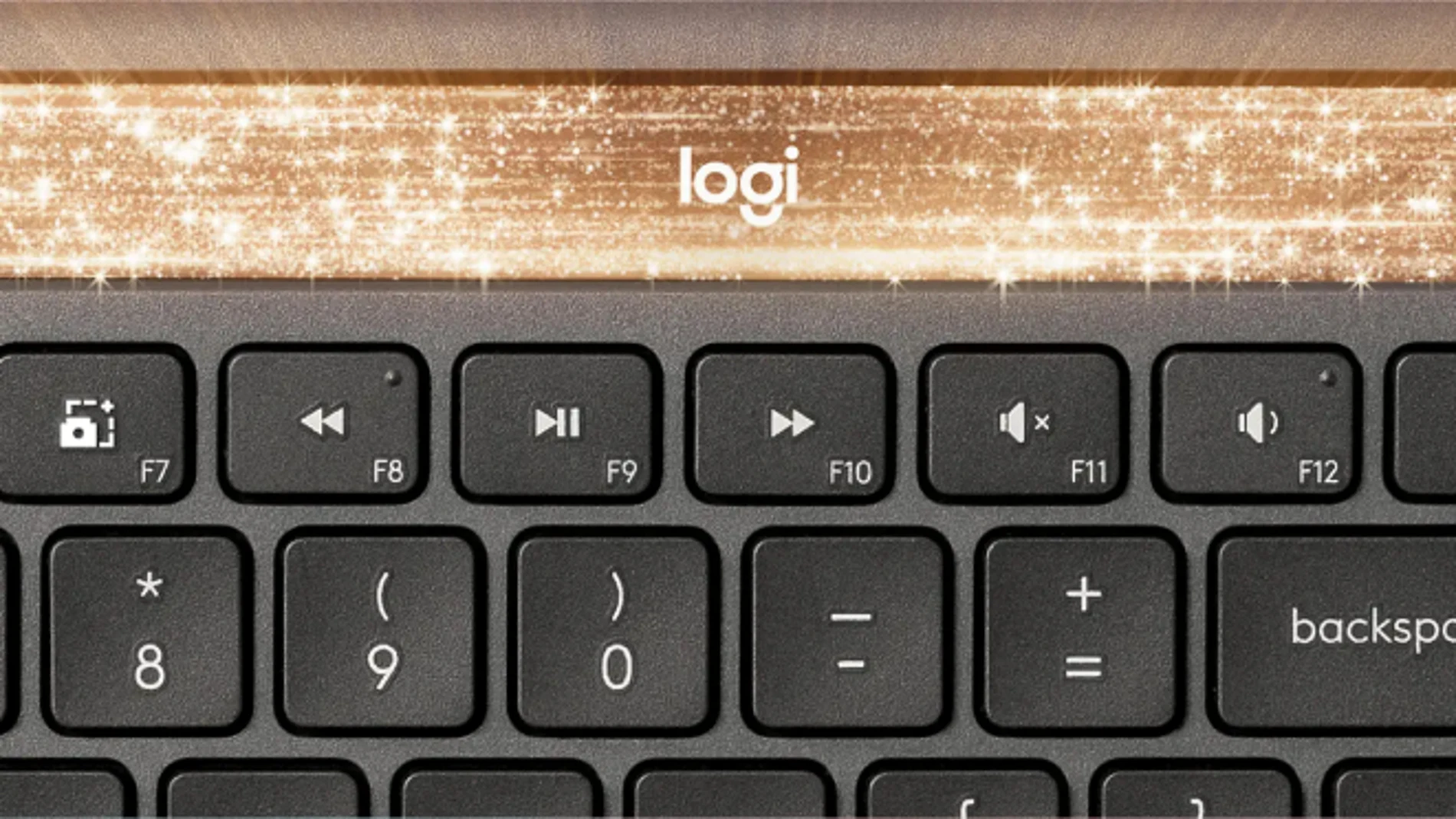 Logitech lanza un teclado que nunca tendrás que cargar: se alimenta con cualquier luz, incluso la de una bombilla.