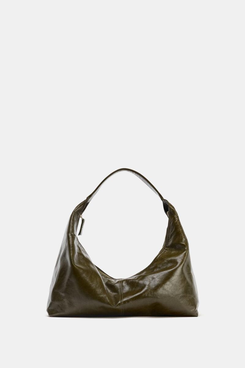 Bolso piel ovalado.