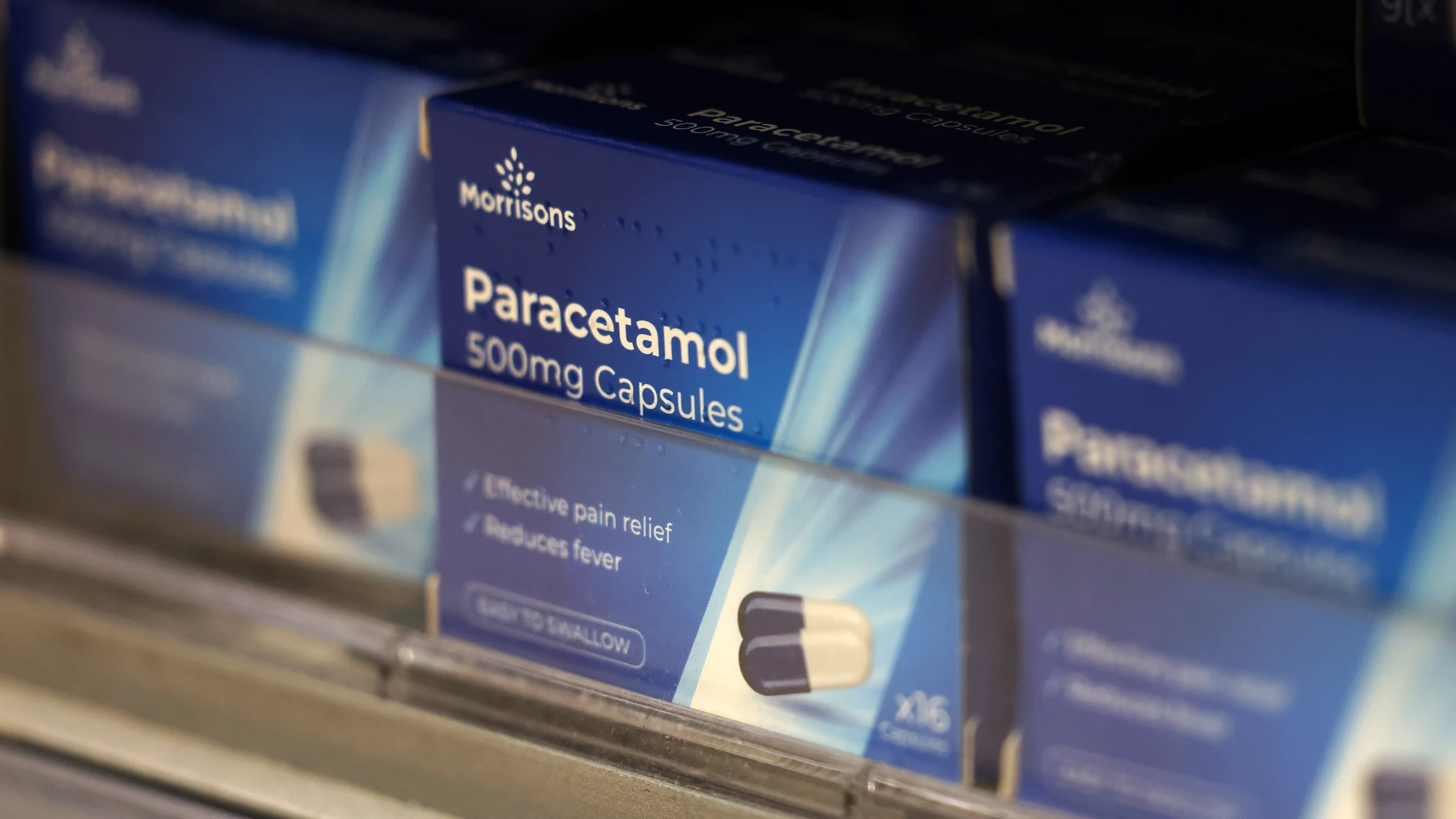 LONDON (United Kingdom), 24/09/2025.- Paracetamol on shelves at a store in London, Britain, 24 September 2025. British Health Secretary Wes Streeting has said that pregnant women should ignore US President Donald Trump's claims that taking paracetamol may lead to their child having autism. Trump recently stated that the pain reliever Tylenol, paracetamol in the UK, is a danger for pregnant women to use, citing a link between paracetamol and autism. (Autismo, Reino Unido, Londres) EFE/EPA/ANDY...