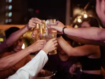 El metanol mezclado con el alcohol puede causar incluso la muerte El metanol mezclado con el alcohol puede causar incluso la muerte