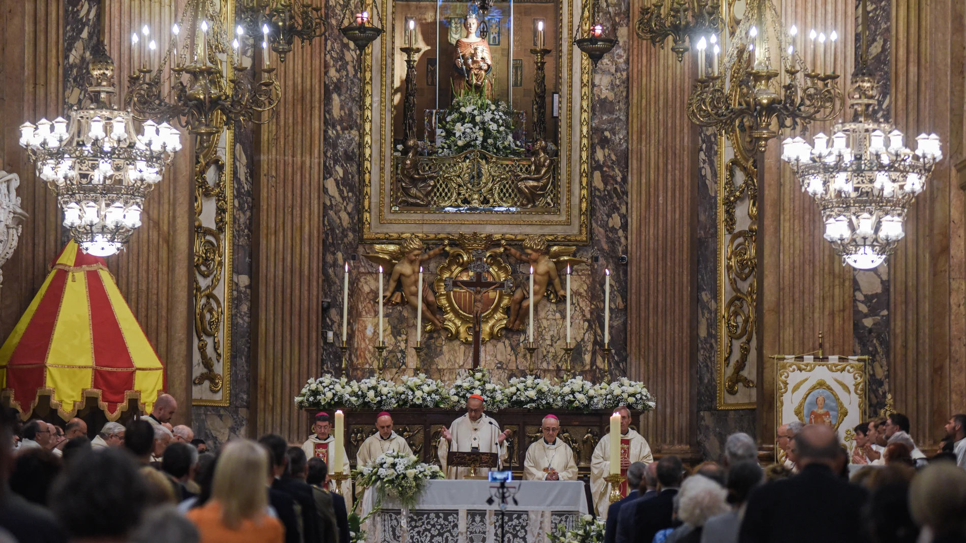 Misa de la Mercè, en la Basílica de la Mercè, a 24 de septiembre de 2025, en Barcelona, Catalunya (España). La ceremonia se ha celebrado con motivo de la festividad de la patrona de Barcelona, donde el cardenal Juan José Omella, arzobispo de Barcelona, ha dirigido la misa solemne dedicada a la Virgen de la Merced, patrona de la ciudad. Durante su homilía, el prelado recordó que la Virgen acoge a todos los barceloneses en unidad para trabajar por el bien común. 24 SEPTIEMBRE 2025;JUAN JOSÉ OM...
