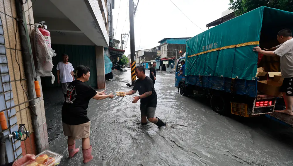 Super Typhoon Ragasa kills 14, dozens missing in Taiwan floods