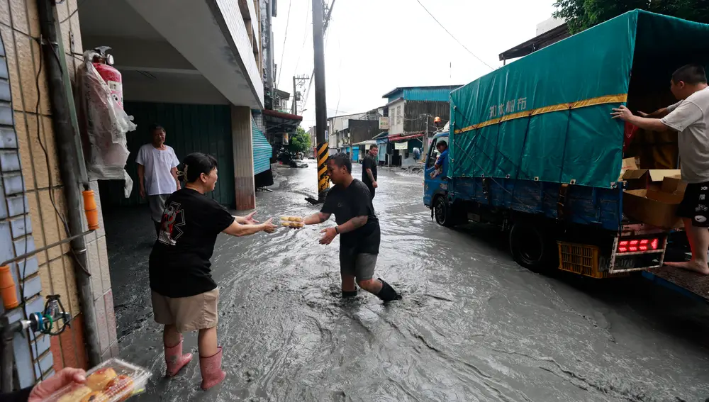 Super Typhoon Ragasa kills 14, dozens missing in Taiwan floods