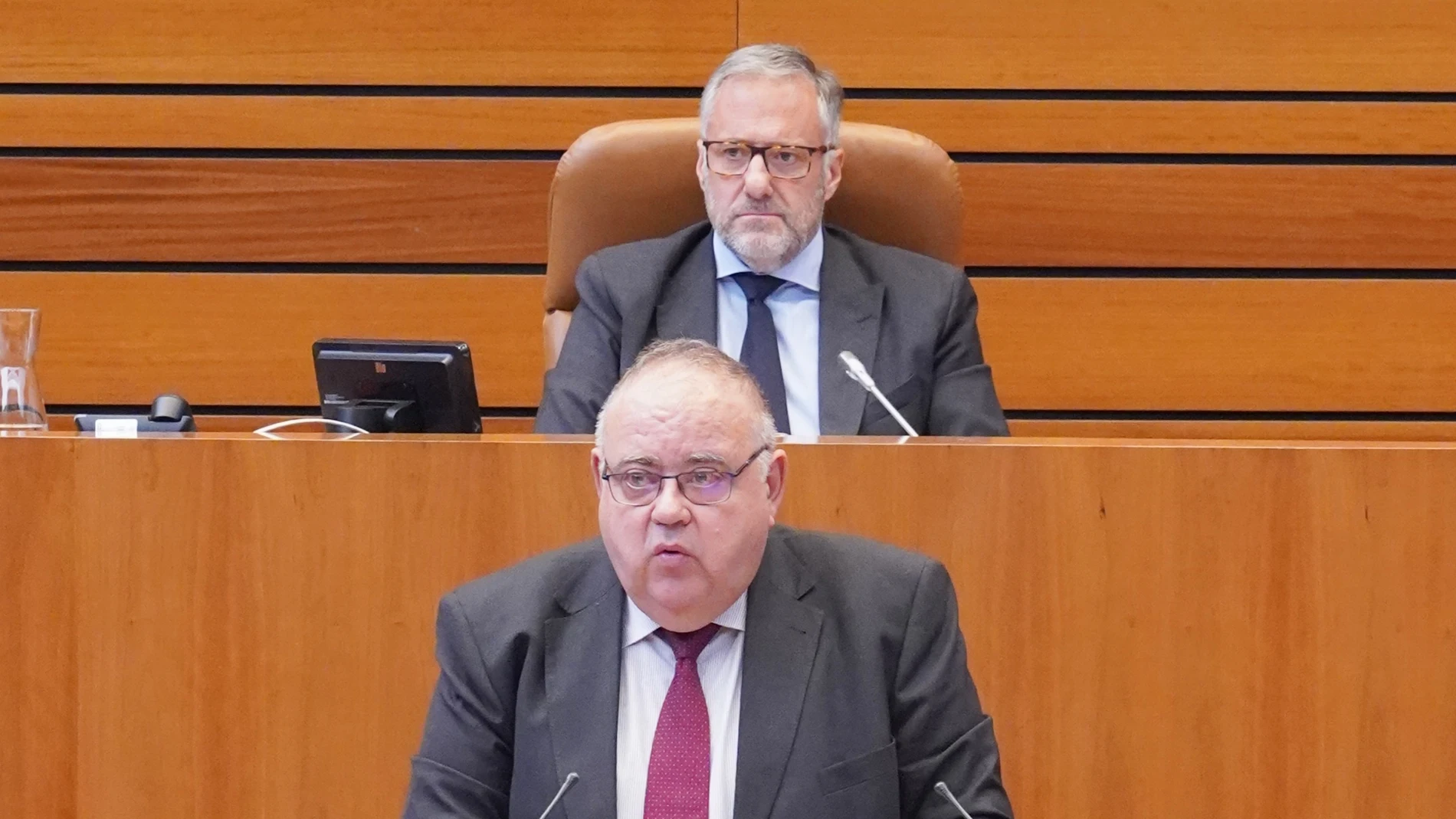 El consejero de Sanidad, Alejandro Vázquez, interviene en las Cortes