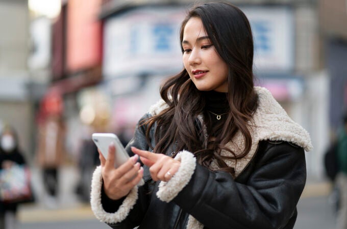 Una ciudad asiática implementa un límite de horas diarias para el uso de teléfonos móviles