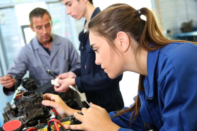La parte práctica, realizada muchas veces en empresas, facilita la inserción laboral