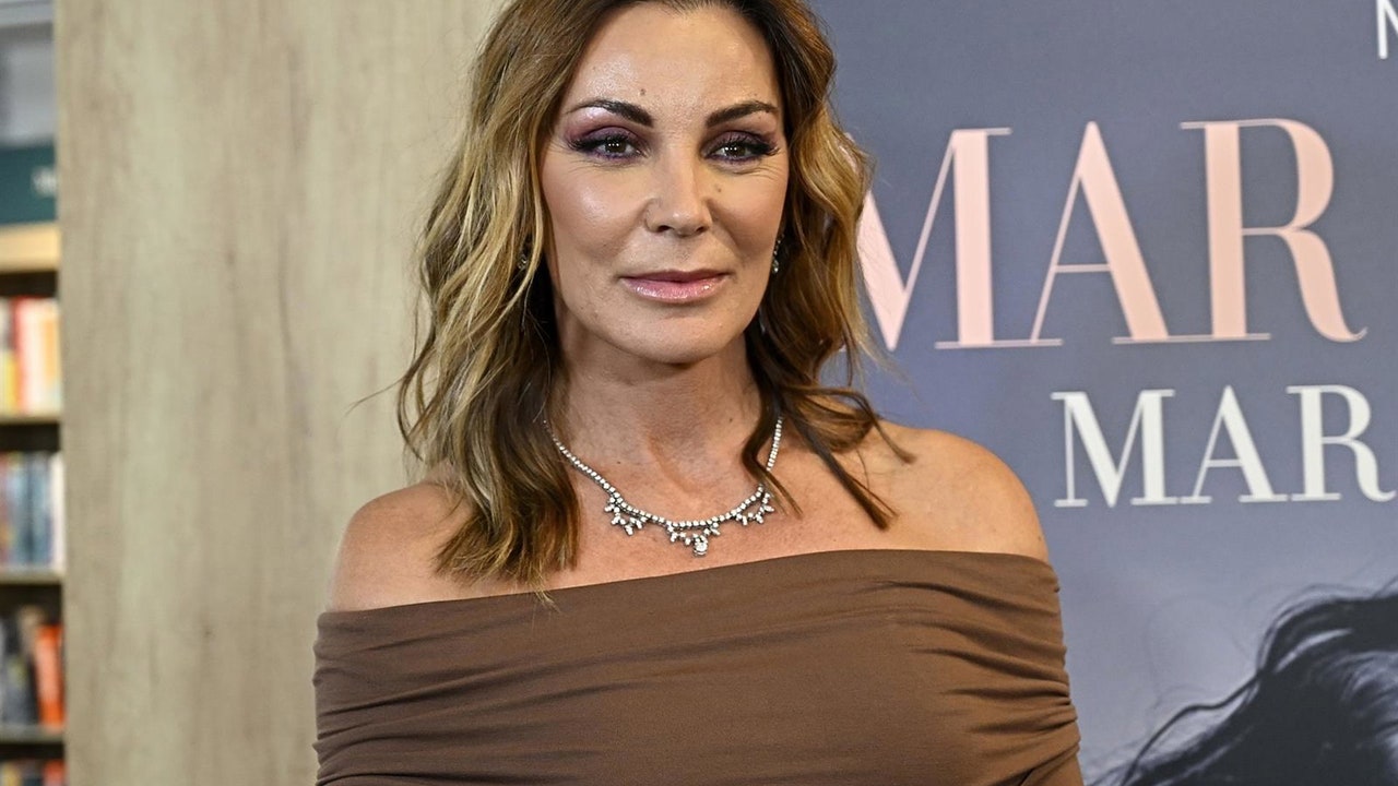 Mar Flores se empodera en la presentación de sus memorias con el look más elegante y poderoso del otoño