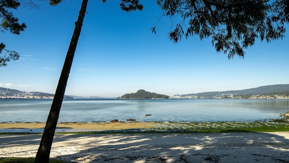 La isla, desde la Playa de Cabeceira