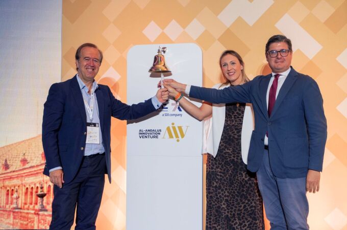 La campana del Ibex sonó fuera de Madrid para abrir el evento 