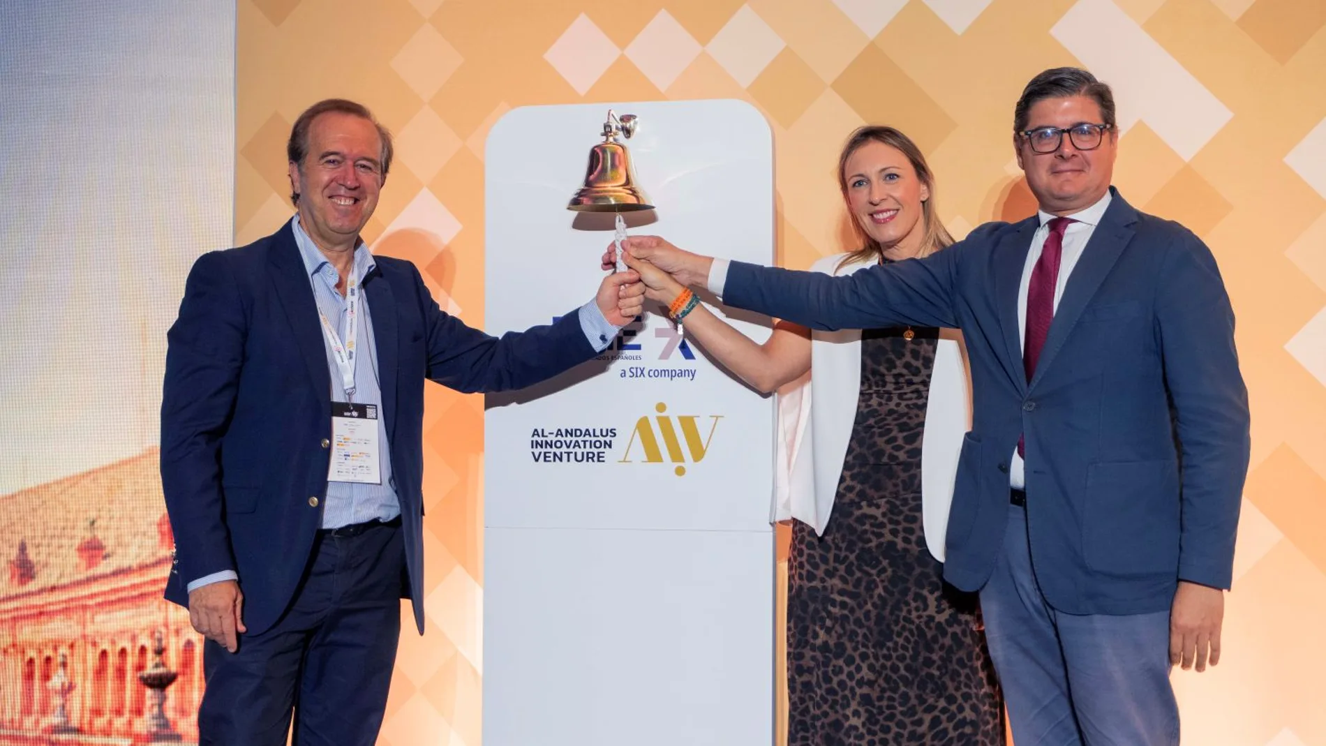 La campana del Ibex sonó fuera de Madrid para abrir el evento