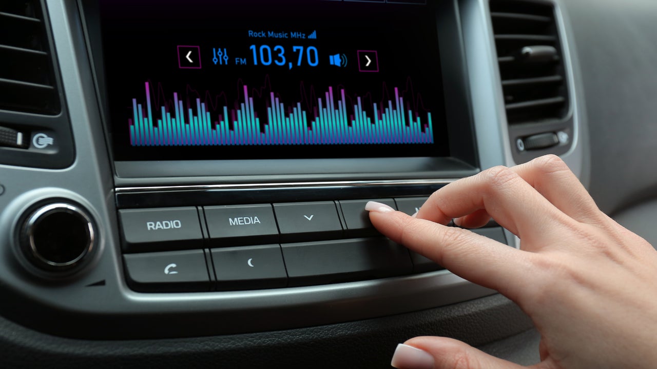 Un estudio revela que la clave para dejar de marearte en el coche está en tu salpicadero