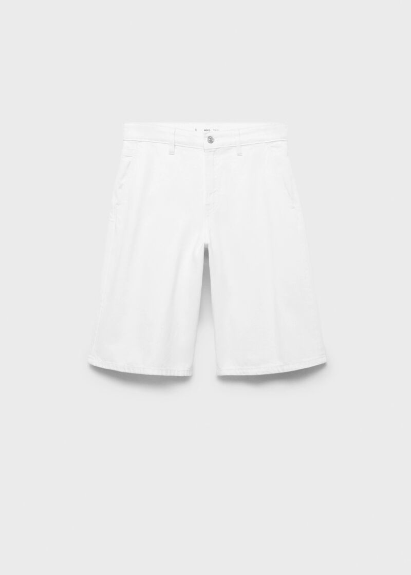 Bermudas en blanco.